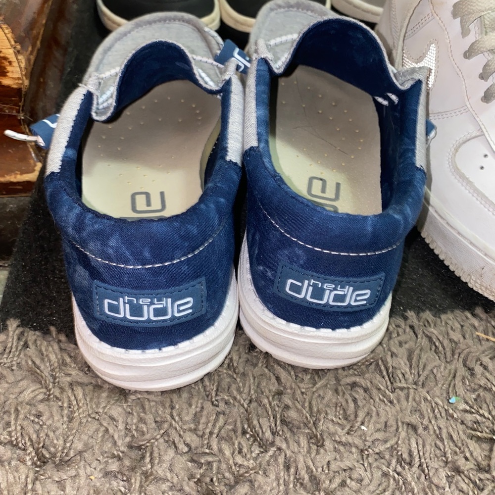 Hey dudes Size 8
